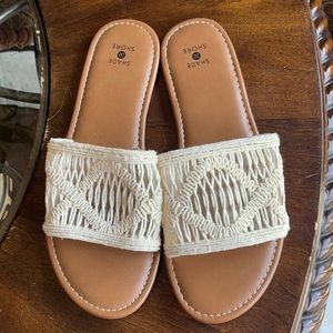 Brand new Shade &Shore white and tan sandals size 9